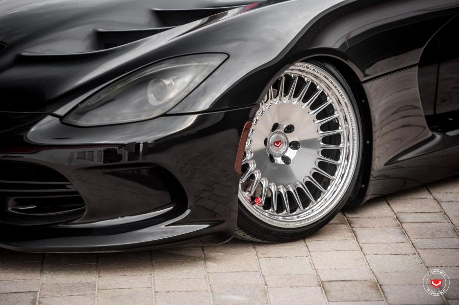 Детали экстерьера Dodge Viper SRT on Vossen Wheels (ML-R1) 2019 года  (фото 17 из 24)